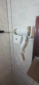Full Apartment Near Airport and Arena • AC+Netflix - Image 3