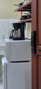 Full Apartment Near Airport and Arena • AC+Netflix - Image 4