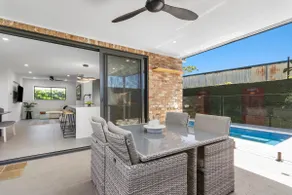 Executive Residence with Pool - Image 3