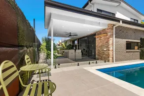 Executive Residence with Pool - Image 2