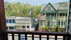 The Hideout in Historic Occoquan, Short Drive To DC - Image 5