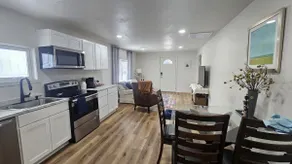 5 Min To Hospital 2 Bed 1 Bath Sleeps 7 - Image 2