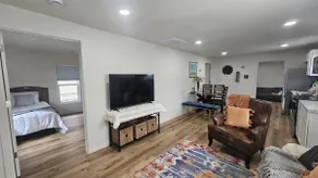 5 Min To Hospital 2 Bed 1 Bath Sleeps 7 - Image 5