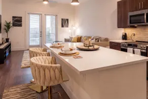 Luxury Executive Living - DART Rail - Workspace - Image 5