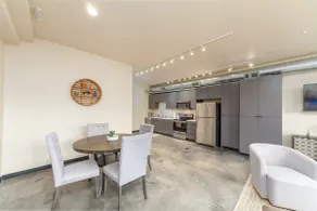 South Hill King Suite | Stylish, Private, Parking - Image 4
