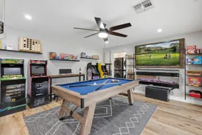 Stylish 7BR/4Bath w/heated pool, Game Room, & more - Image 4