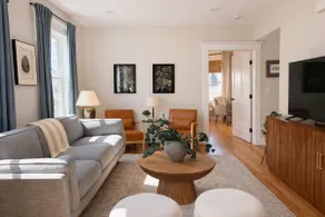 The Benjamin: Stylish 3-Bedroom in Prospect Hill - Image 5