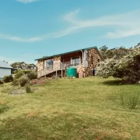 Harveys House on Bruny *School Holiday Discount* - Image 2