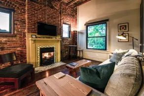 Firehouse Loft in NorthShore - clean & unique - Image 5