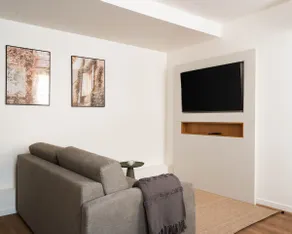 Versailles Rue du Bailliage | 1-BR Suite + Sofa Bed - Image 4