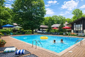Boyne Golf & Pool Retreat | Walk to Waterpark - Image 4