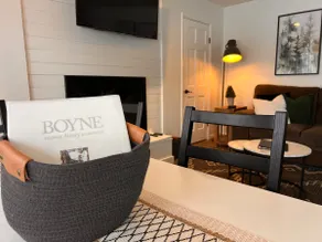 Boyne Golf & Pool Retreat | Walk to Waterpark - Image 2