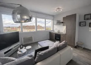 Suite 401 • Private parking • Panoramic view - Image 2