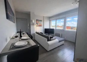 Suite 401 • Private parking • Panoramic view - Image 5