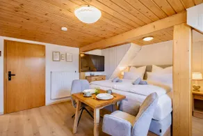 ReesL: Studio for 2 | Box spring bed | Pure nature - Image 2