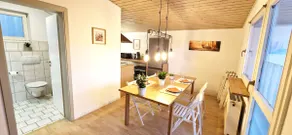 Cozy overnight stay in 3 bedrooms at the EP - Image 3