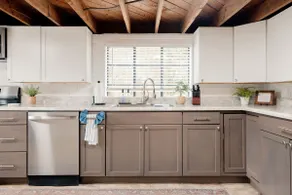Private Lakefront Peninsula Retreat with Hot Tub - Image 2