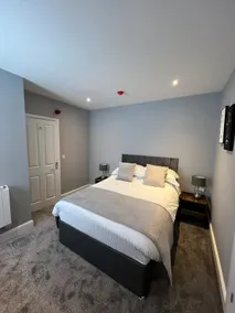 The Globe Apartments and Bedrooms - Image 5