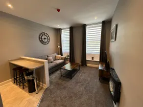 The Globe Apartments and Bedrooms - Image 2