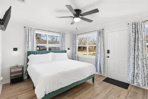 Greenhaven House | Cozy Retreat Near Downtown - Image 2