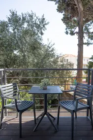Ground Floor 2BR • Walking Distance to Center - Image 2