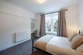 Coastal Nest - Cosy flat in Irvine town centre - 5 minute drive from beach - Image 2