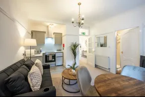 Coastal Nest - Cosy flat in Irvine town centre - 5 minute drive from beach - Image 4
