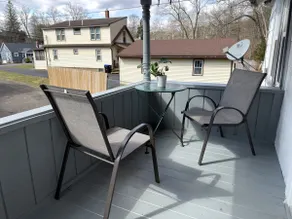 Sunlit Cozy Retreat Near Binghamton University - Image 3