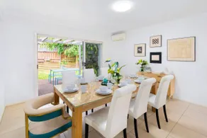 Family vacation preferred. Sunny and spacious villa with air conditioning. Parking space. 5 min drive to shopping mall. Near Liverpool train station. - Image 3