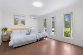 Family vacation preferred. Sunny and spacious villa with air conditioning. Parking space. 5 min drive to shopping mall. Near Liverpool train station. - Image 4