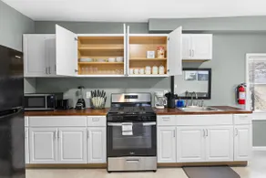 Modern 3BR, Private Parking, 30 Minutes to NYC, World Cup - Image 5