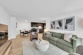 Guest Favorite Stay in Oak Park| In Unit Laundry - Image 3