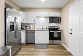 2BR 1.5BA Stylish Condo Near Hospitals - Shopping - Image 4