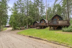 Cozy cabin #1 w/ hot tub (sicamous) - Image 3