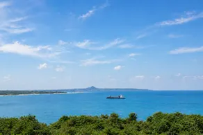 Private rental overlooking the blue of Kouri, Okinawa | Enjoy island time in the open-air jacuzzi | Max 4 guests - Image 4