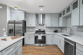 4BR I 3BA Near DT & Airport I Fast WIFI & Office - Image 5