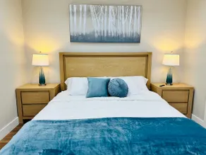 4BR I 3BA Near DT & Airport I Fast WIFI & Office - Image 3