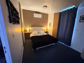Retro-chic suite with hot tub on the terrace - Image 3