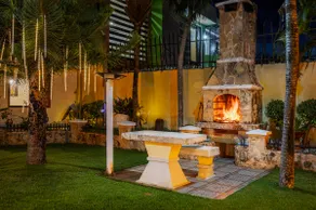Luxury Villa: Pool, Pro Sound & Fire Pit - Image 4