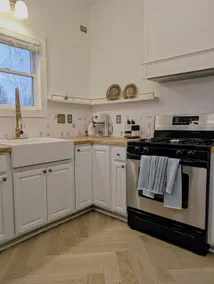 The Ainsworth House | Historic Victorian 3BR Gem - Image 4