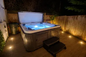 Village Retreat | Hot Tub, Fireplace & BBQ - Image 4
