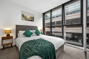 Rooftop Pool Views Sleek 1BR on St Kilda Rd - Image 5