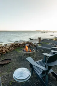Beachfront Columbia River Retreat - Image 4