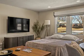 Modern Overland Park Home| Free Parking| Fast WiFi - Image 4