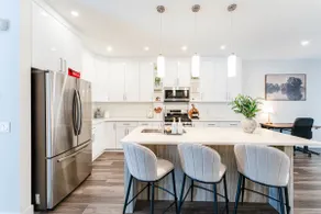Modern 3 Bedroom Home Near Downtown and Sleeps 6 With Free Parking - Image 3