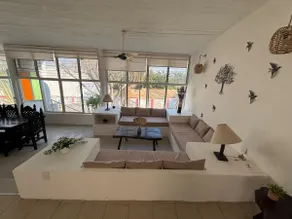 Detached house with pool and garden near the lake - Image 2