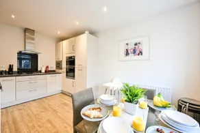 LUX Contractor & Family Haven - Parks x2, Sleeps 9 - Image 3