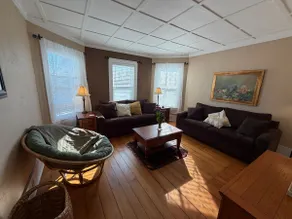 In-Town, 4 Bdm, 2Bth House. Two blocks to shops! - Image 4