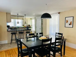 In-Town, 4 Bdm, 2Bth House. Two blocks to shops! - Image 2