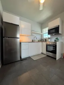 (West) Spacious & Historic Downtown Duplex - Image 3